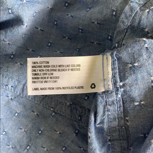 🎈 DONATED 🎈 patterned half button up - Picture 6 of 6